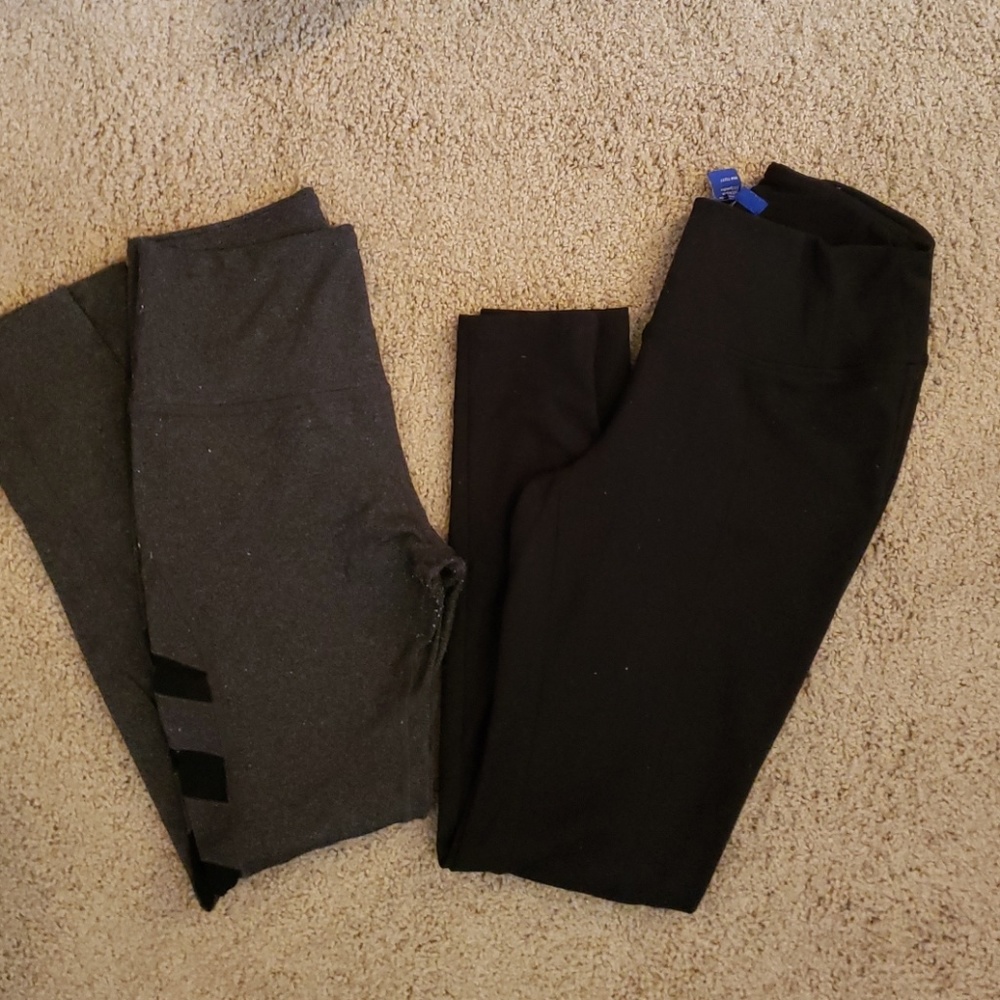 2 black and gray leggings